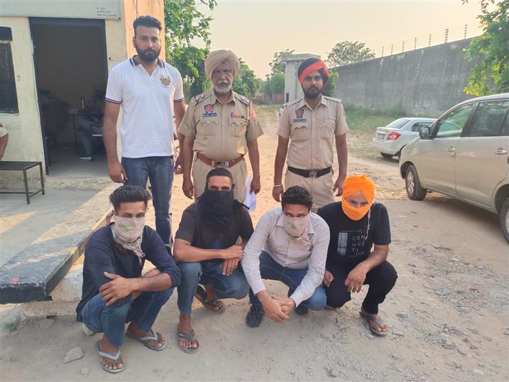 मोरिंडा पुलिस ने हेरोइन के साथ चार युवकों को पकड़ा