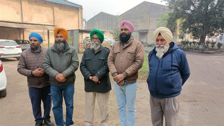  भारतीय किसान यूनियन (खोसा) के नेताओं ने मोरिंडा चीनी मिल में डुप्लीकेट पर्चियों द्वारा गन्ना तुलाई के खिलाफ आवाज उठाई