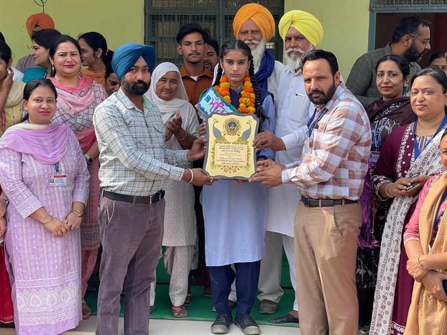 Harleen Kaur, a student of Government School Mandi Kalan, came with merit in the eighth class examination