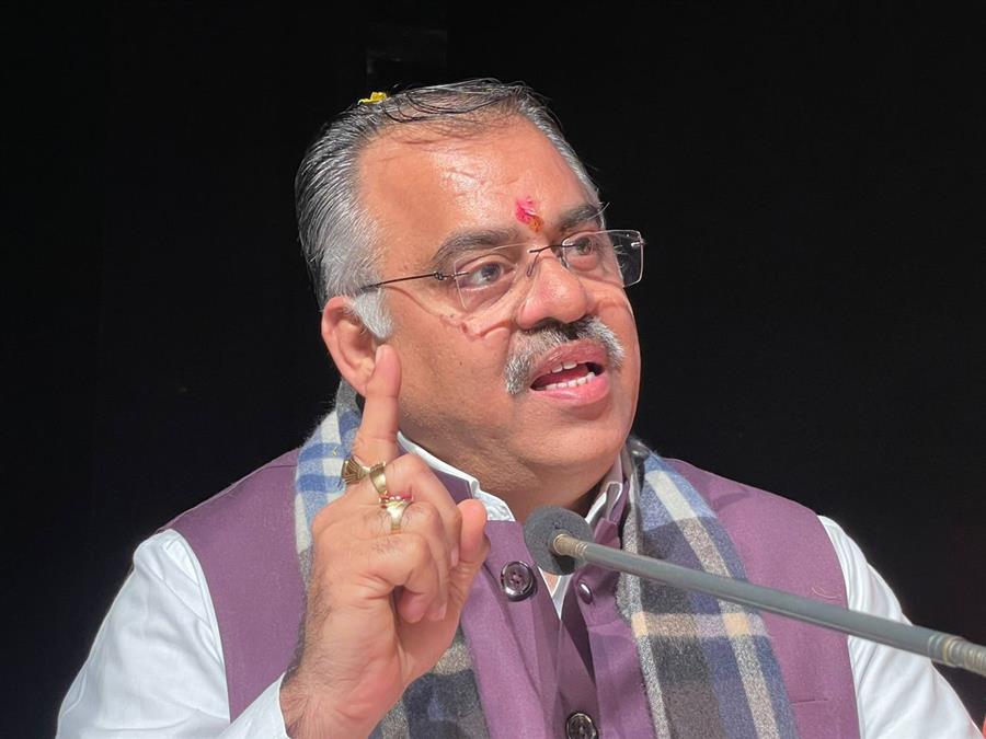 Abdullah must not behave like a PRO of Pak : Chugh