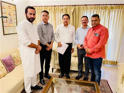 बेकाबू हुई डेंगू महामारी के लिए स्वास्थ्य मंत्री ओपी सोनी से मिले `आप' के विधायक