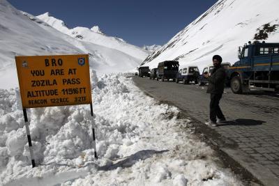 Srinagar shivers at minus 1.2, Drass in deep freeze at minus 13.4