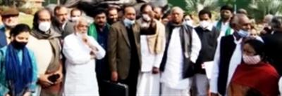 12 सांसदों के निलंबन पर विपक्षी सांसदों का वॉकआउट