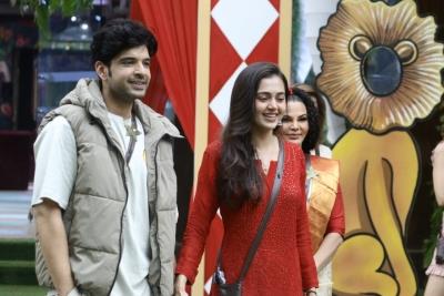 'Bigg Boss 15': Joy for Karan, Tejasswi as families approve of their relationship