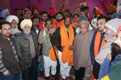 श्री विजय कुमार टिंकू ने खरड़ निर्वाचन क्षेत्र के गांवों का दौरा तेज किया, लोगों से मिल कर मांगे गए वोट