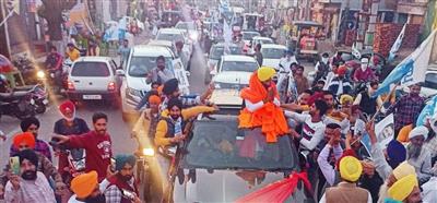 जीत उपरांत डॉ. चरणजीत सिंह ने  गुरुद्वारा कतलगढ़ साहिब में माथा टेका
