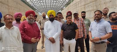  चरणजीत सिंह ने अंडरब्रिज के कार्य की समीक्षा की