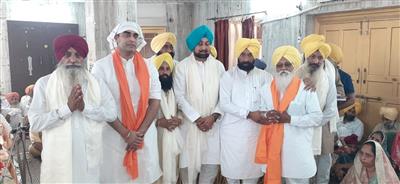  डॉ. चरणजीत सिंह ने अकाल पुरख का शुकराना किया और वर्कर को धन्यवाद दिया