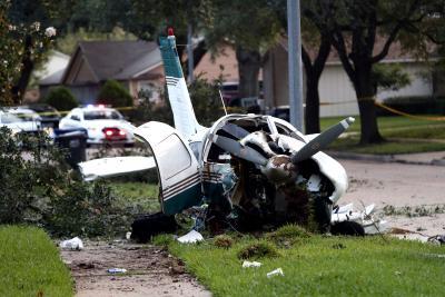 Tourist plane crashes in France, 5 dead