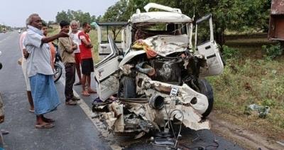 8 people killed in UP road accident