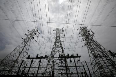 5 women burnt alive as high tension power lines fall on three wheeler