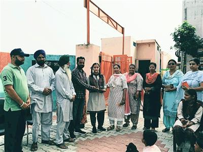  ओइंद की परीक्षा में अच्छे अंक लाने वाले छात्र-छात्राओं को किया संमानित