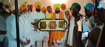  डॉ. चरणजीत सिंह ने ग्राम चोलटा कलां में ग्रामीणों का धन्यवाद किया और सुनी समस्याएं