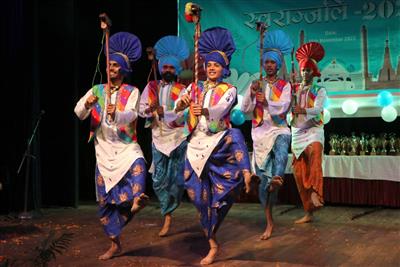 दिव्यांग बच्चों की संगीतक कला से मंत्रमुग्ध हुए दर्शक
