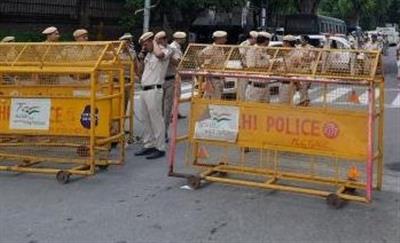 हेड कांस्टेबल ने खुद को लगाई आग, पीसीआर कर्मियों ने बचाया