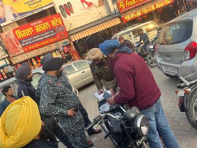 मोरिंडा पुलिस ने यातायात नियमों का उल्लंघन करने वाली आधा दर्जन बुलेट मोटरसाइकिलों को किया बंद