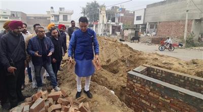 Aman Arora visits Modern Vending Zone at Sunam for 2nd time in a week; Directs to accomplish project before March 31st