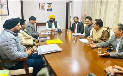 Power Minister Harbhajan Singh ETO calls on builders of SAS Nagar