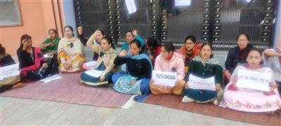  बाबा जोरावर सिंह बाबा फतेह सिंह खालसा गर्ल्स कॉलेज मोरिंडा के टीचिंग और नॉन टीचिंग स्टाफ ने की हड़ताल 