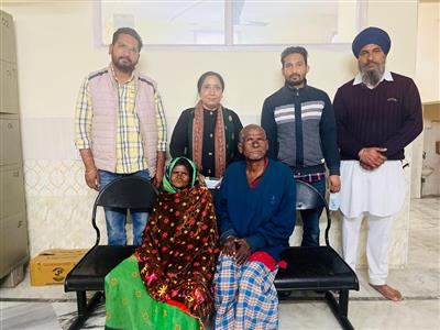 Cabinet Minister Dr.Baljit Kaur successfully operates a blind couple's eyes and enables them to see the universe