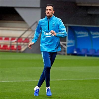 Spain midfielder Sergio Busquets announces retirement from international football