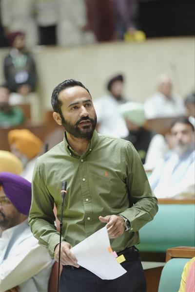 PROVIDING CANAL WATER TO FARMERS FOR IRRIGATION IS STATE GOVERNMENT'S TOP PRIORITY: MEET HAYER