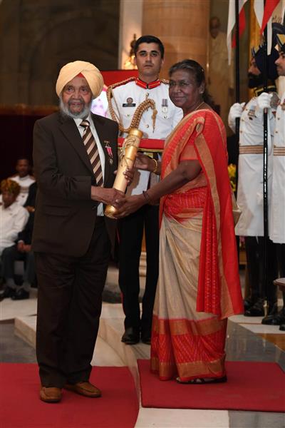 PRESIDENT CONFERS PADAM SHRI AWARD UPON NOTED SIKH SCHOLAR DR. RATTAN SINGH JAGGI
