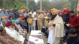 LIVESTOCK DEATHS: GURMEET SINGH KHUDIAN VISITS DISEASE AFFECTED RAIKE KALAN VILLAGE IN BATHINDA