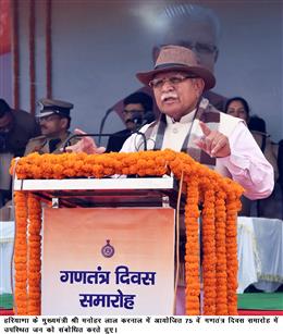 मुख्यमंत्री ने करनाल में गणतंत्र दिवस पर किया ध्वजारोहण, मुख्यमंत्री ने की कई घोषणाएं