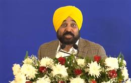 WILL EXPLORE FEASIBILITY TO GIVE SPECIAL INDUSTRIAL AND TRADE PACKAGE TO PATHANKOT- CM