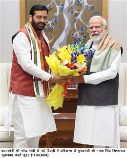 प्रधानमंत्री श्री नरेन्द्र मोदी से मुख्यमंत्री नायब सिंह ने लिया आशीर्वाद