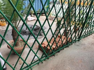  आंदोलनकारी किसानों ने आंधी से बचने को टेंट के बाहर बनाई पक्की दीवार