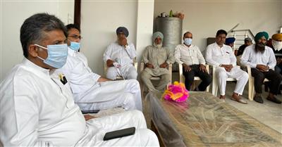 सांसद मनीष तिवारी ने की अलग-अलग गांवों के सरपंचों, पंचों से मुलाकात
