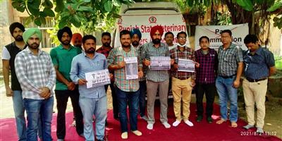 ਡਾਕਟਰਾਂ ਵੱਲੋਂ ਸੰਘਰਸ਼ ਨੂੰ ਤਿੱਖਾ ਕਰਦਿਆਂ ਸਿਹਤ ਅਤੇ ਪਸ਼ੂ ਪਾਲਣ ਵਿਭਾਗ ਦੇ ਜ਼ਿਲ੍ਹਾ ਦਫਤਰਾਂ ਦੇ ਵੀ ਕੰਮ ਕੀਤੇ ਬੰਦ 