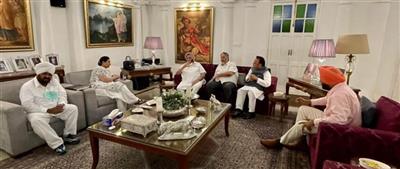 अमरिंदर ने पंजाब के चुनिंदा सांसदों के लिए दिल्ली में रात्रिभोज किया