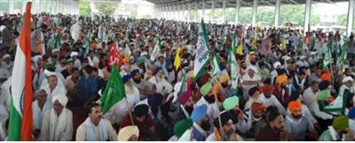  प्रशासन के साथ हुई किसानों की बैठक में नहीं निकला कोई नतीजा