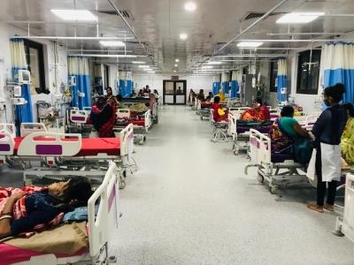  दिल्ली के अस्पतालों में वायरल फीवर, डेंगू के मामलों में तेजी